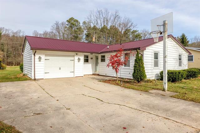 front view picture of 6776 Mels Dr, North Street, MI. 48049