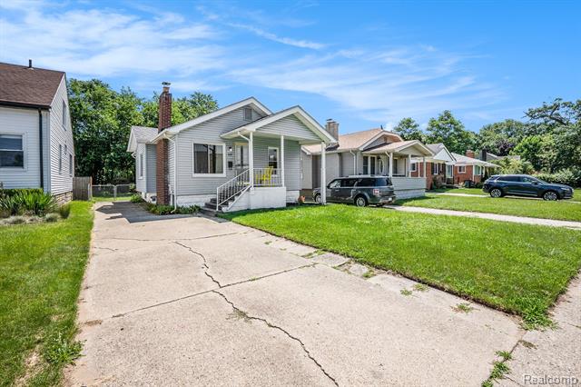 front view picture of 838 Pinecrest Dr, Ferndale, MI. 48220