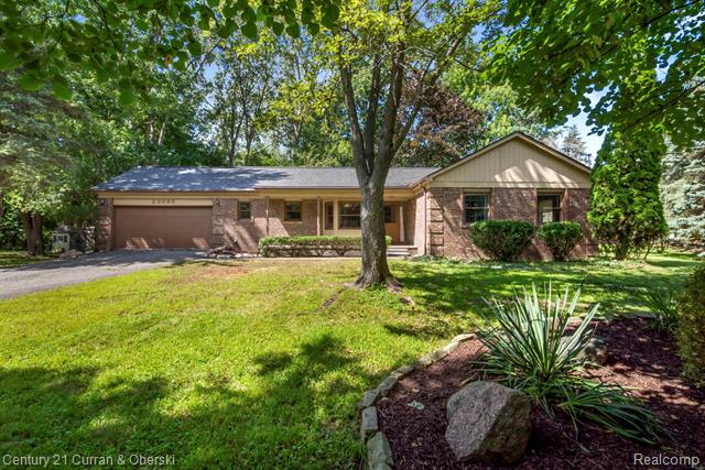 front view picture of 23095 Beck Rd, Novi, MI. 48374