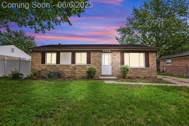 front view picture of 9939 Hamilton St, Belleville, MI. 48111