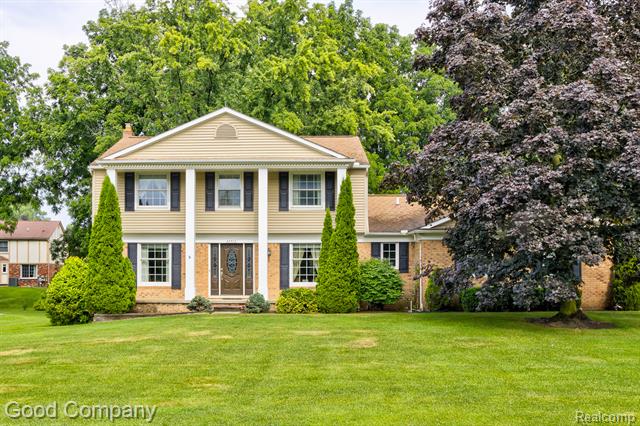 front view picture of 22572 Elena Dr, Farmington, MI. 48335