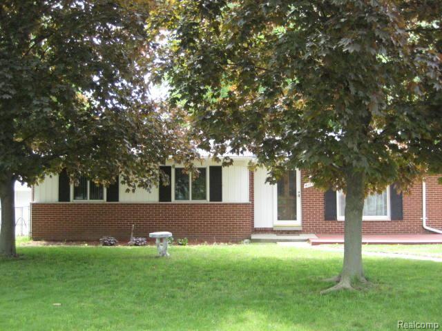 front view picture of 41725 Arthur St, Belleville, MI. 48111