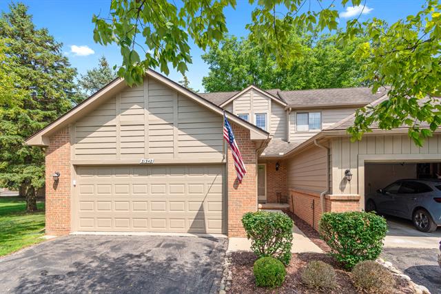 front view picture of 31542 Merriwood, Livonia, MI. 48152