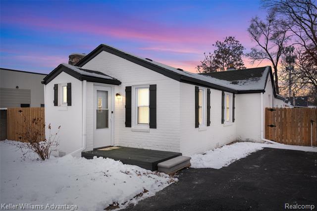 front view picture of 20406 Floral, Livonia, MI. 48152