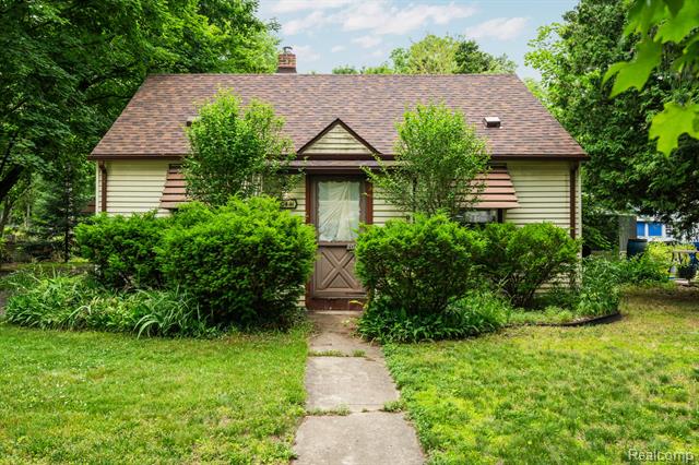front view picture of 20441 Five Points, Redford, MI. 48240