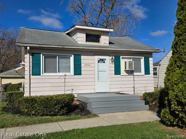 front view picture of 20561 Mac Arthur, Redford, MI. 48240
