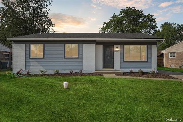 front view picture of 10124 Hamilton St, Belleville, MI. 48111