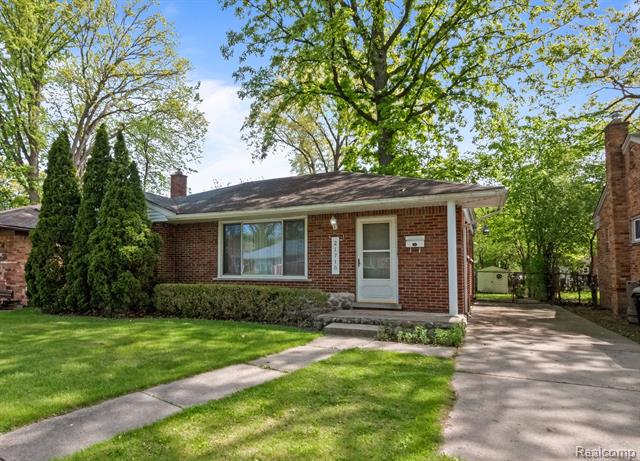 front view picture of 21710 Whitmore Ave, Oak Park, MI. 48237