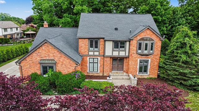 front view picture of 20145 Woodbend Dr, Northville, MI. 48167