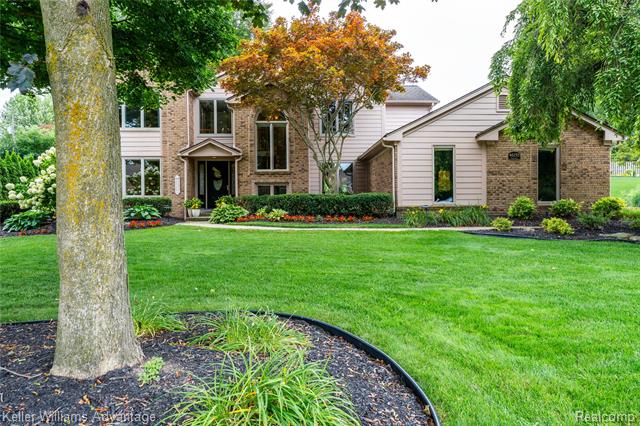front view picture of 46255 Greenridge Dr, Northville, MI. 48167
