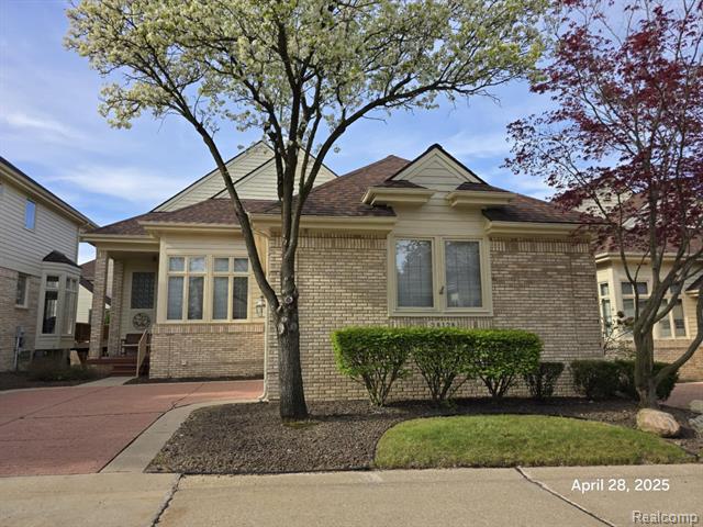 front view picture of 38128 Vista, Livonia, MI. 48152