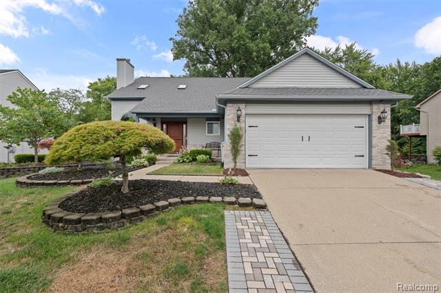 front view picture of 7077 Amanda Dr, Belleville, MI. 48111