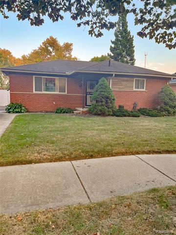 front view picture of 21710 Parklawn St, Oak Park, MI. 48237