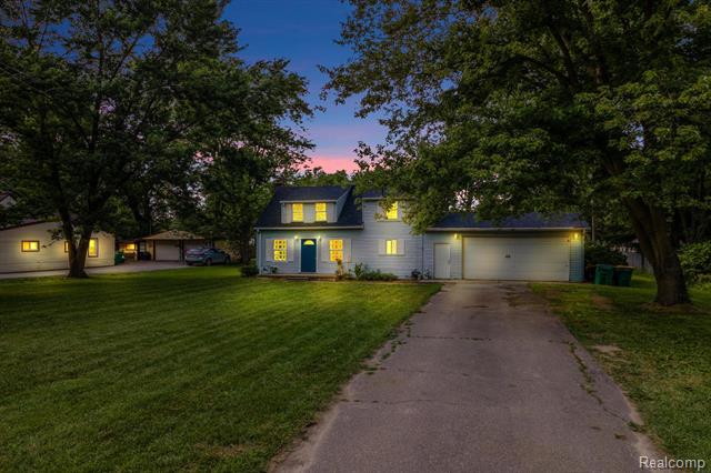 front view picture of 43948 Robson Rd, Belleville, MI. 48111