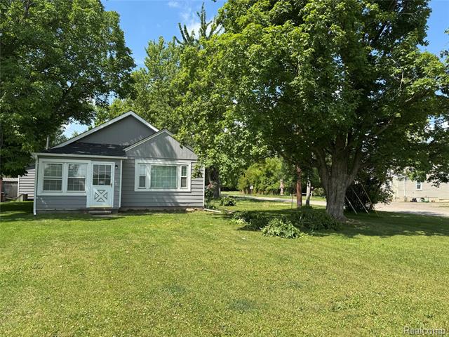 front view picture of 28112 Ecorse, Romulus, MI. 48174