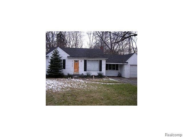 front view picture of 21328 Frazer Ave, Southfield, MI. 48075