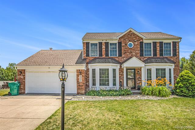 front view picture of 45209 Greenbriar Dr, Belleville, MI. 48111