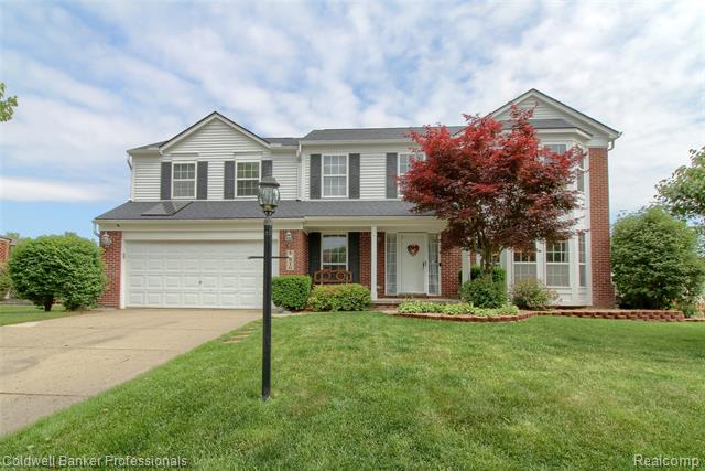 front view picture of 44516 Bramblewood Ct, Belleville, MI. 48111