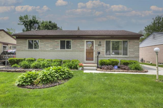front view picture of 9436 Essex, Romulus, MI. 48174