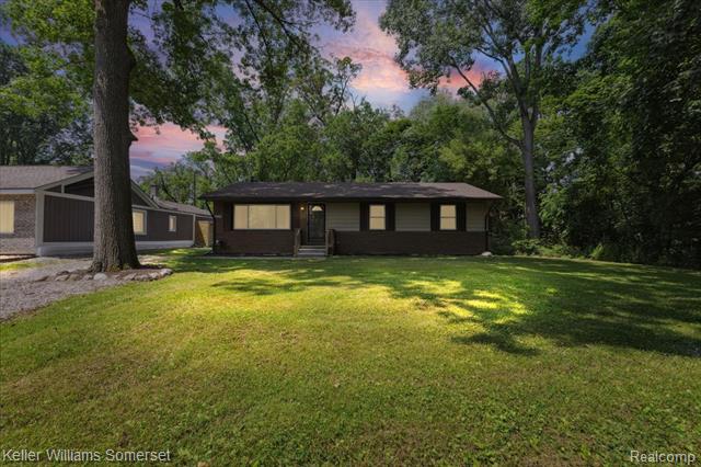 front view picture of 22281 Poinciana St, Southfield, MI. 48033