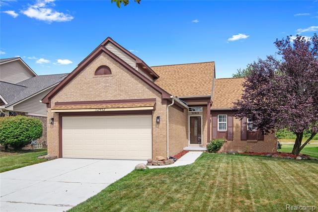 front view picture of 32912 Sand Piper, Romulus, MI. 48174