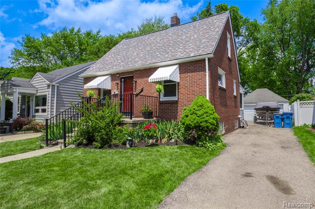 front view picture of 25900 Hanover, Dearborn Heights, MI. 48125