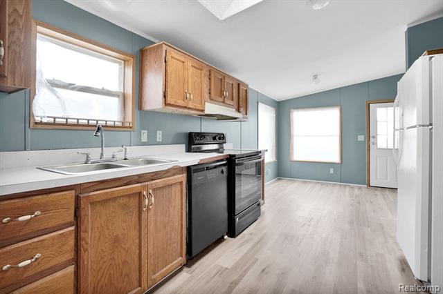 front view picture of 41021 Michigan, Canton, MI. 48188