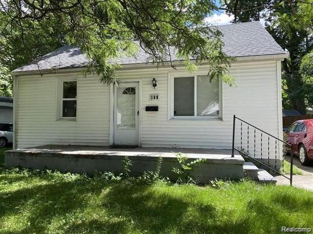 front view picture of 431 W Madge Ave, Hazel Park, MI. 48030