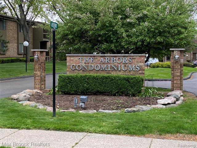 front view picture of 27333 Arborway Rd, Southfield, MI. 48033