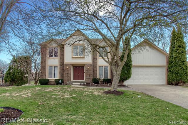 front view picture of 22626 Shadowglen Dr, Farmington, MI. 48335