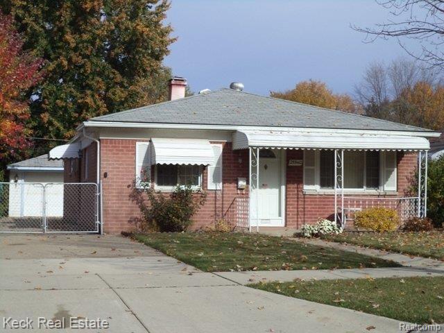 front view picture of 25540 Hanover, Dearborn Heights, MI. 48125