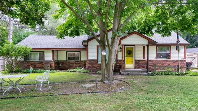 front view picture of 21335 Wallace Dr, Southfield, MI. 48075