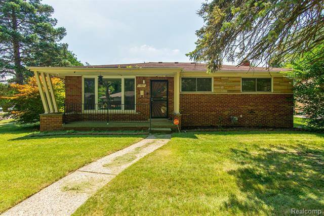 front view picture of 13801 Pearson St, Oak Park, MI. 48237