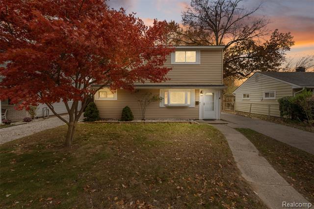 front view picture of 34441 Phyllis St, Wayne, MI. 48184