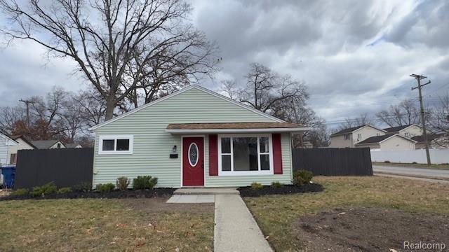 front view picture of 5087 Hunt St, Wayne, MI. 48184