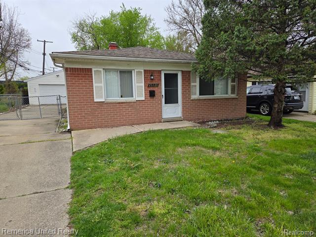 front view picture of 25728 Amherst, Dearborn Heights, MI. 48125