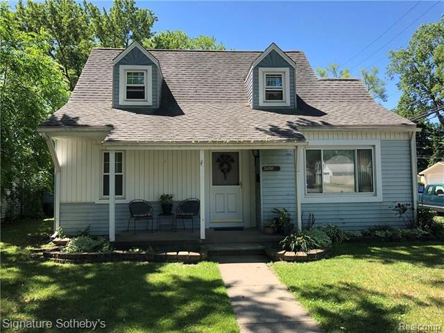 front view picture of 26095 Hanover, Dearborn Heights, MI. 48125