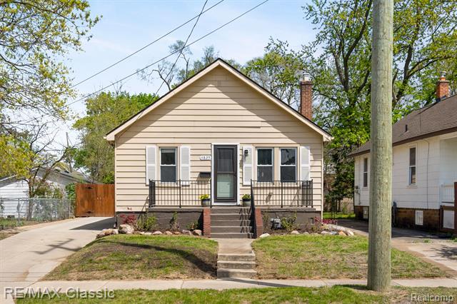 front view picture of 4835 Woodward St, Wayne, MI. 48184