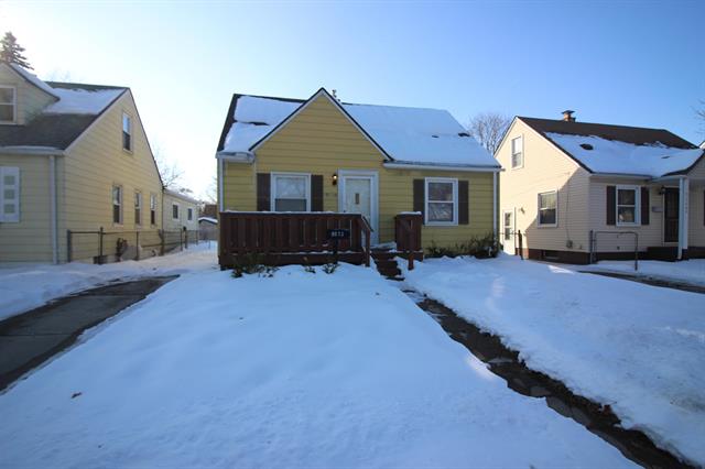 front view picture of 5072 Winifred St, Wayne, MI. 48184