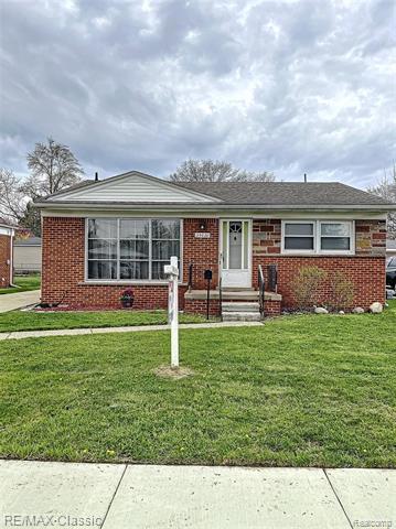 front view picture of 25020 Powers, Dearborn Heights, MI. 48125