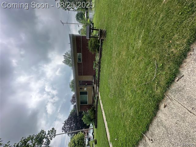 front view picture of 22811 N Brookside, Dearborn Heights, MI. 48125