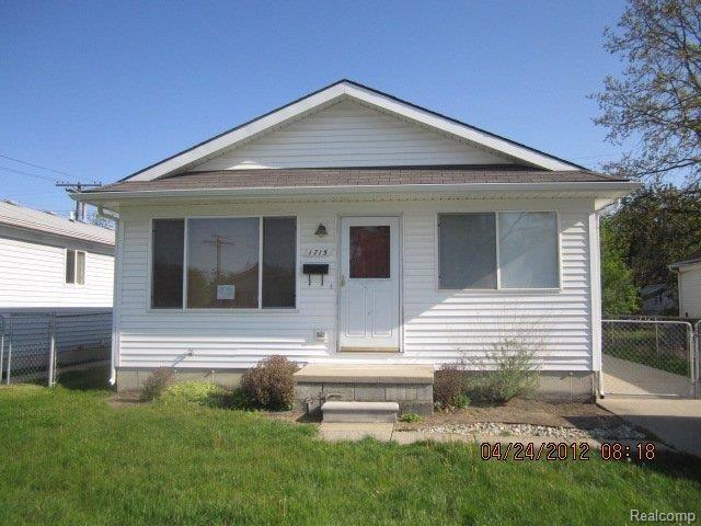 front view picture of 1715 E Evelyn Ave, Hazel Park, MI. 48030