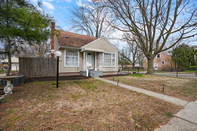 front view picture of 1406 W Marshall St, Ferndale, MI. 48220
