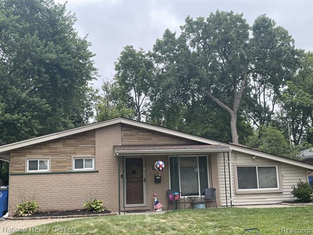 front view picture of 22848 N Brookside, Dearborn Heights, MI. 48125