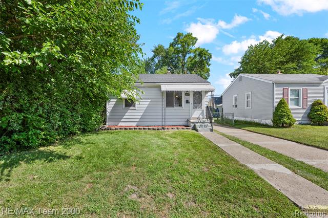 front view picture of 34080 Harroun St, Wayne, MI. 48184