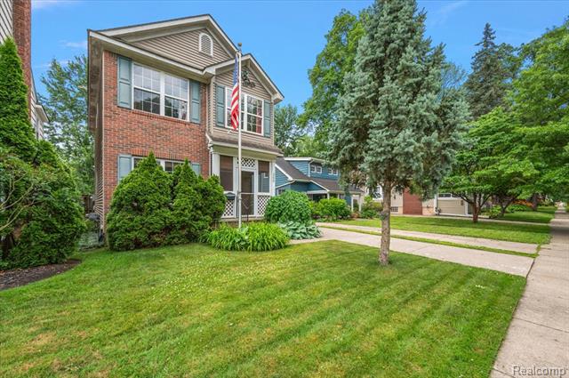front view picture of 366 E Marshall St, Ferndale, MI. 48220