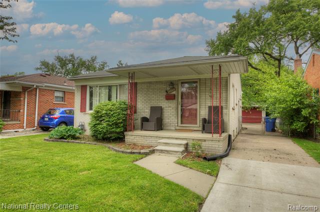front view picture of 24084 Currier, Dearborn Heights, MI. 48125
