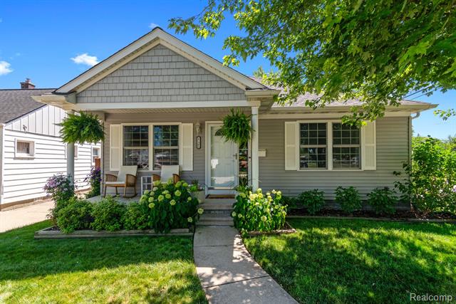 front view picture of 17301 Arlington, Allen Park, MI. 48101
