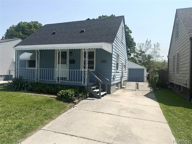 front view picture of 4803 Mildred St, Wayne, MI. 48184