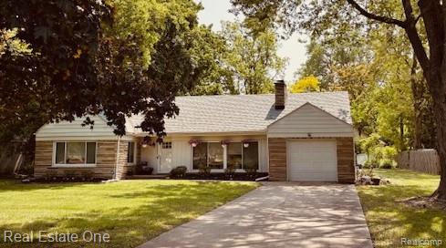 front view picture of 22485 Fairway Dr, Southfield, MI. 48033